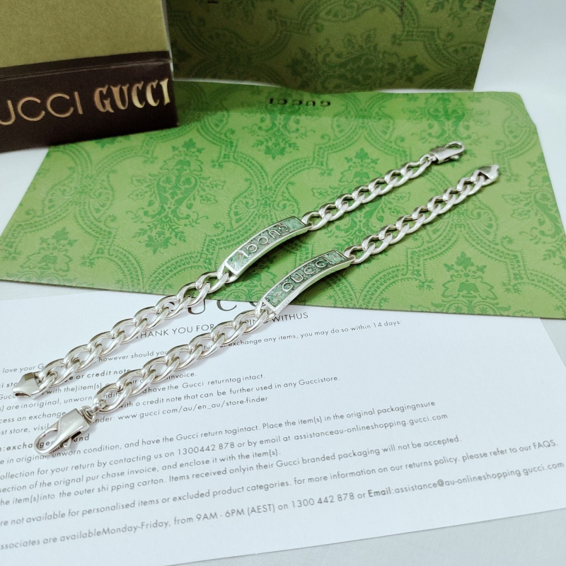 G*u*i bracelets